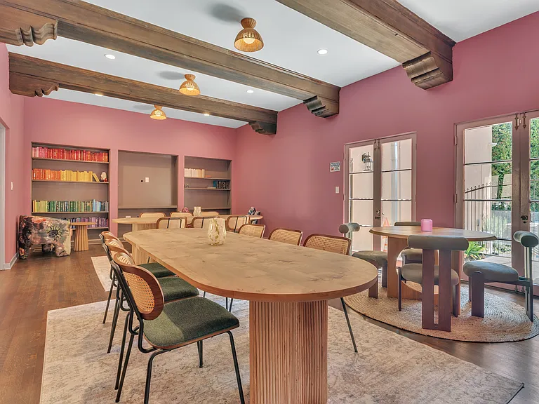 624 Hilgard Ave #210 — Photo 6
