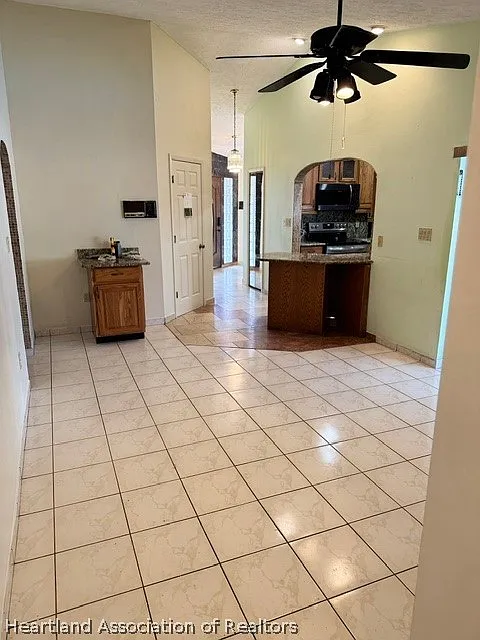 3 bed, 2.0 bath, 1585 sqft, $2,150 — Photo 4