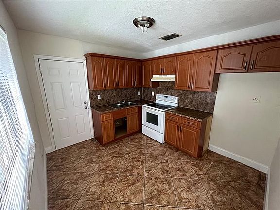 4th image of 7961 NW 1st Pl #1