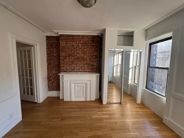 792 9th Avenue image 1 of 7