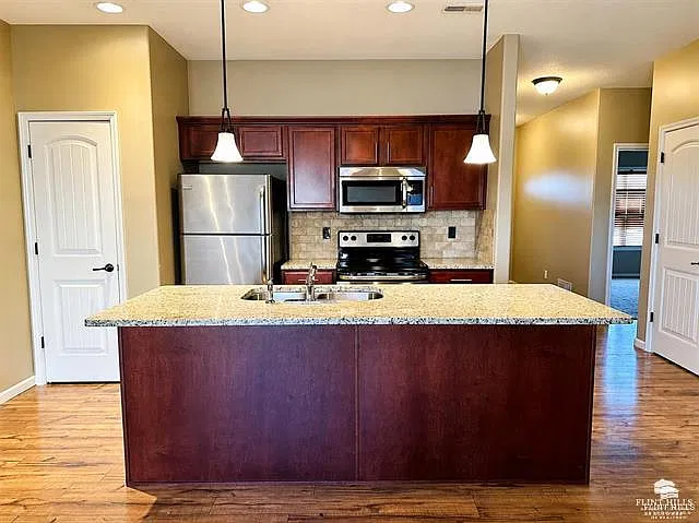 3 bed, 1632 sqft, $1,900 — Photo 2