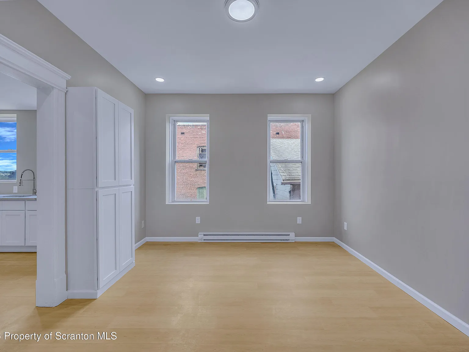 4 bed, 1.0 bath, 1271 sqft, $1,495 — Photo 2