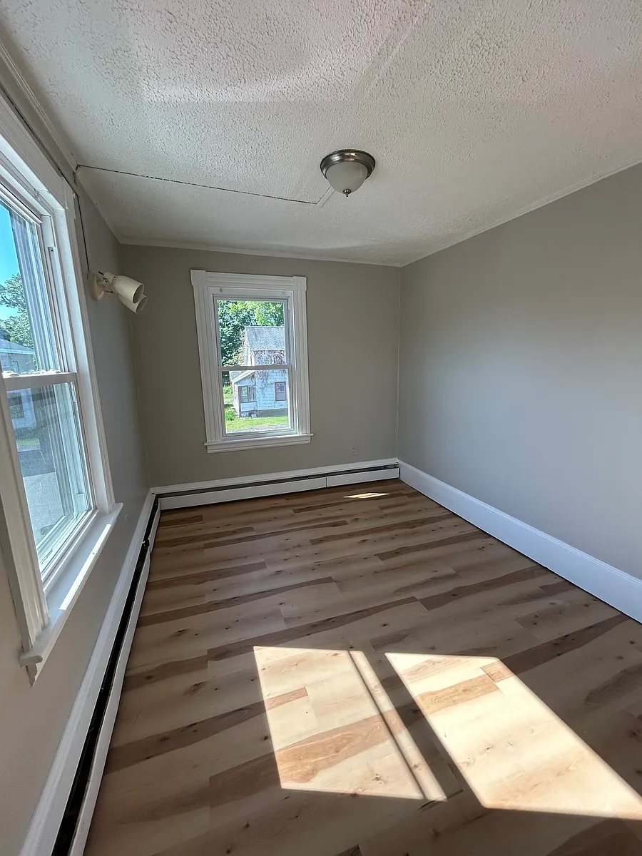 Building Photo - 645 Burnside Ave #2C
