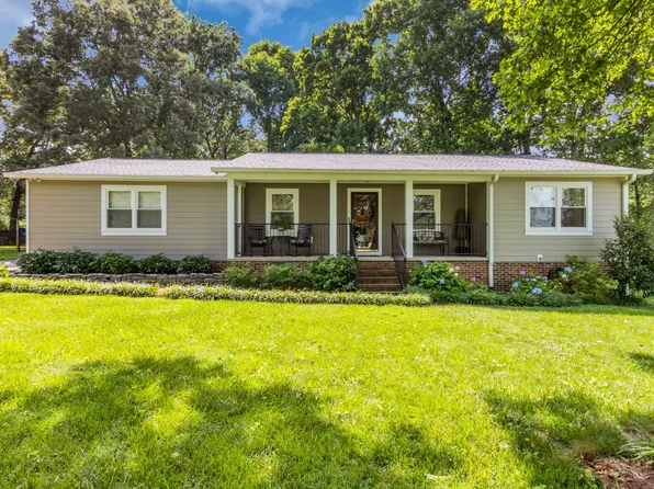 715 Wanda Ln, Tullahoma, TN 37388