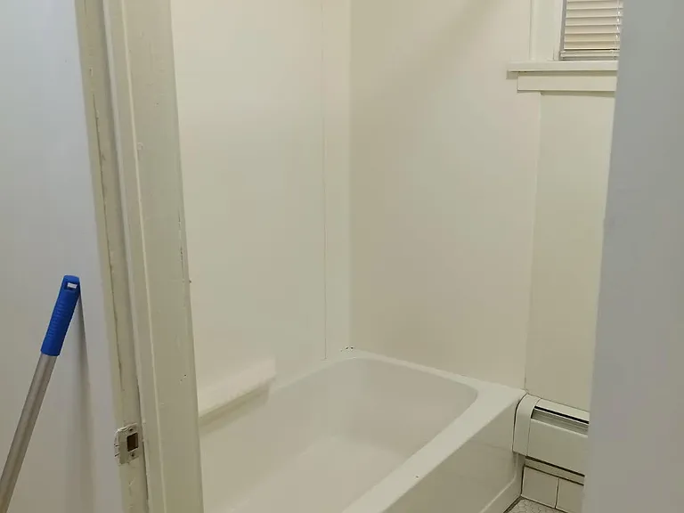 Ivy Manor Apartments — Photo 10