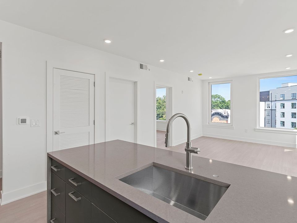 1st image of 2043 N Front St #2B-2Ba-800Sqft