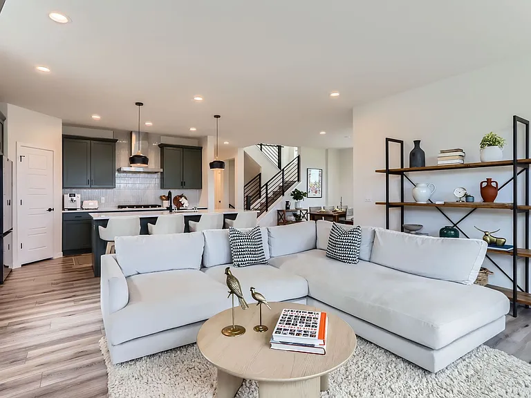 487 Muirfield Ct — Photo 1