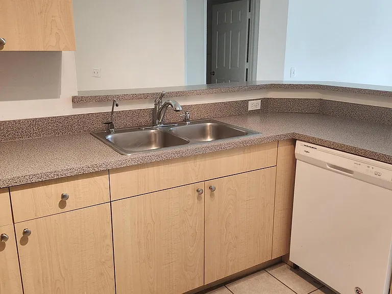 1009 Villa Ln — Photo 4