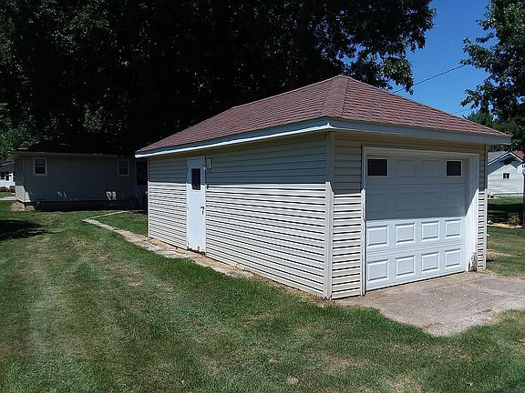 Garage w/alley acccess