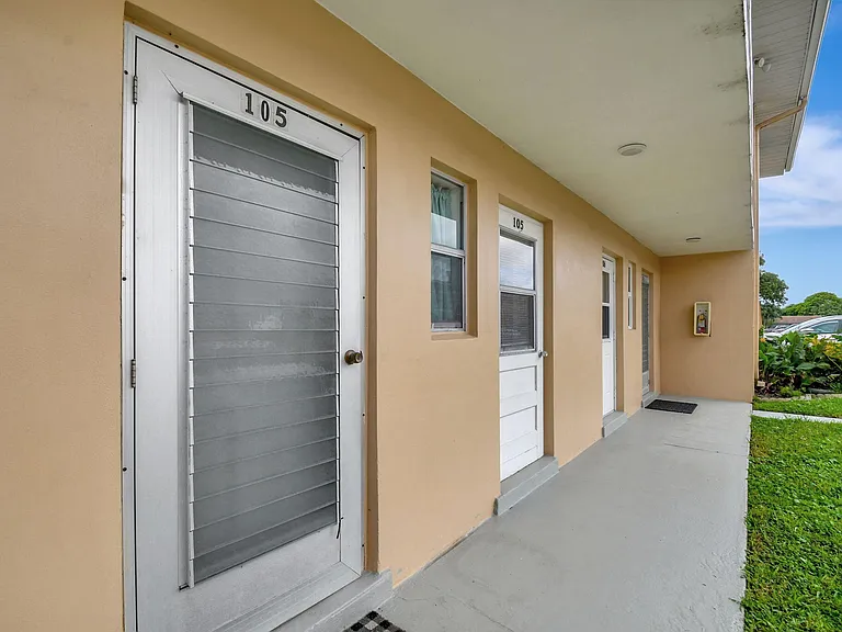 2121 NE 1st Ct #105 — Photo 17