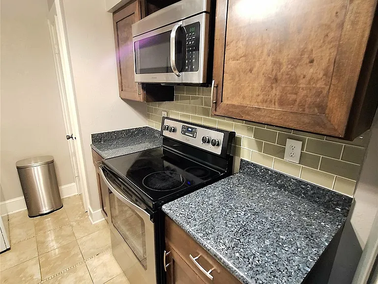 2425 Augusta Dr #4 — Photo 10