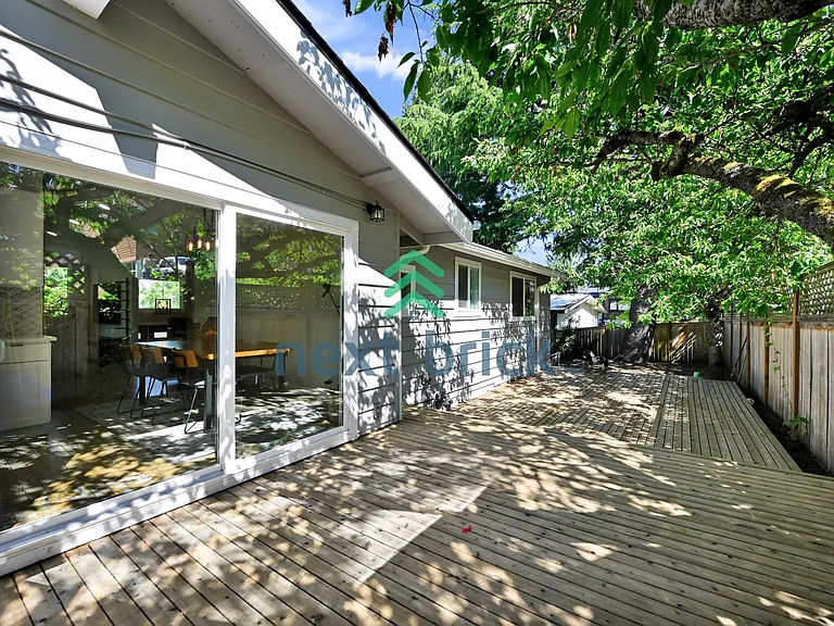 11810 NE 75th St — Photo 29