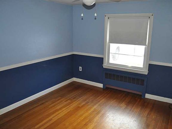5th image of 25 Oak Hill Ave