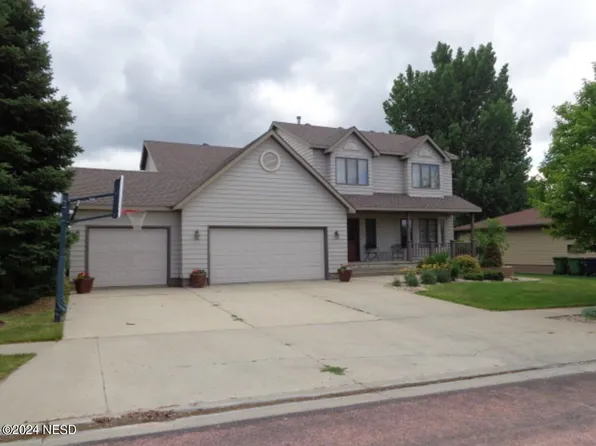 1018 16th St NE, Watertown, SD 57201
