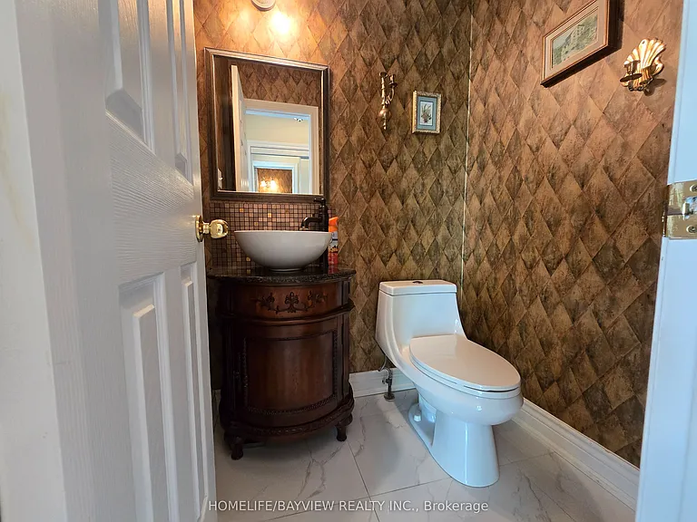 176 Humberland Dr — Photo 14