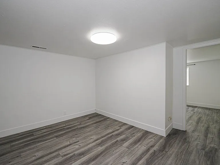 650 W 1000 N — Photo 21