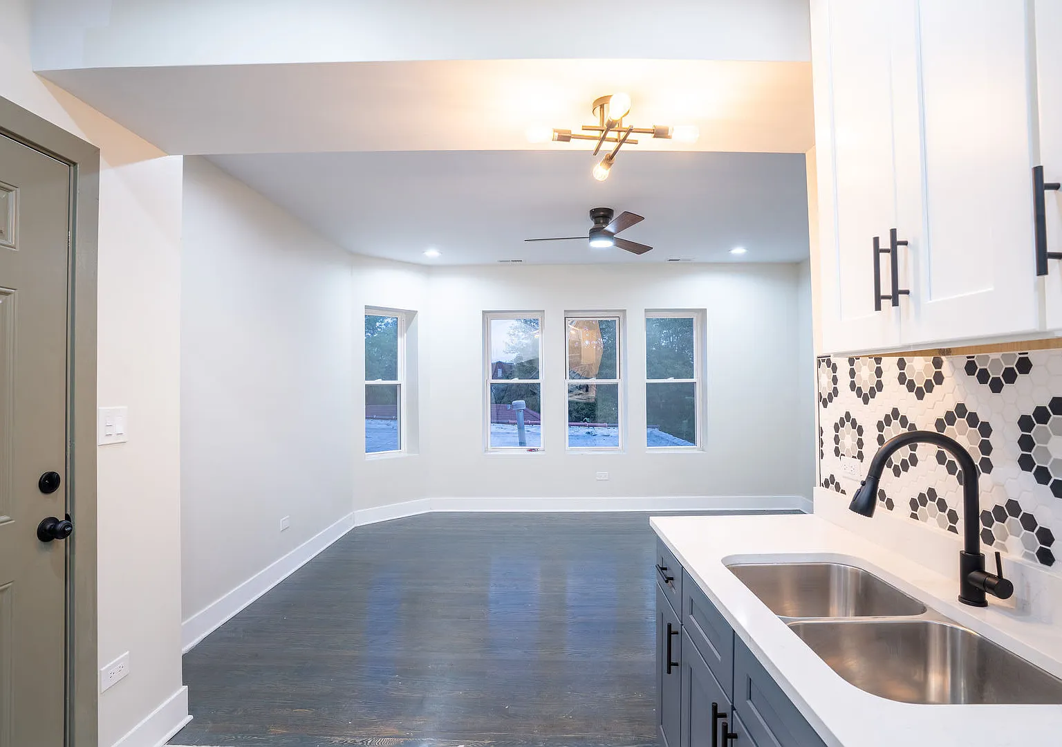 2 bed, 900 sqft, $1,850 — Photo 3