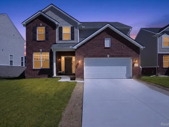 58676 Losino Dr, South Lyon, MI 48178