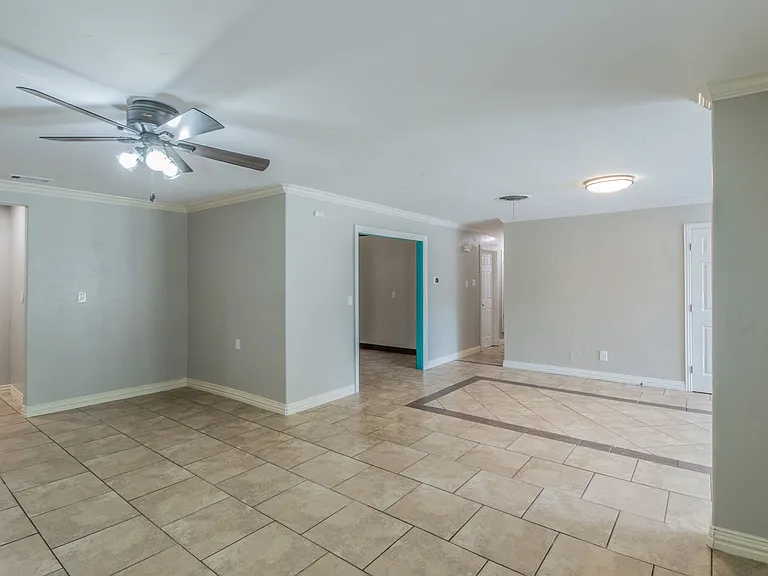 7824 Davenport Ave — Photo 4