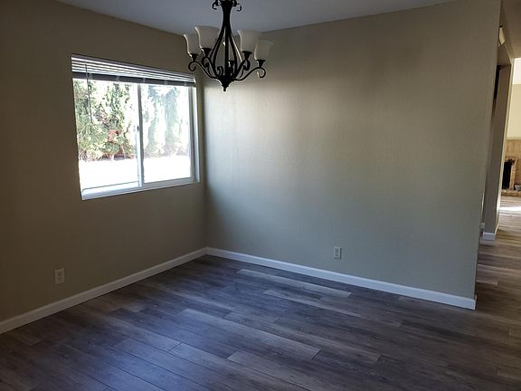 3rd image of 4573 Donalbain Cir