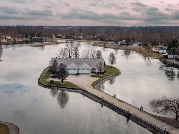 633 Lake Harbor Dr, Marion, IL 62959