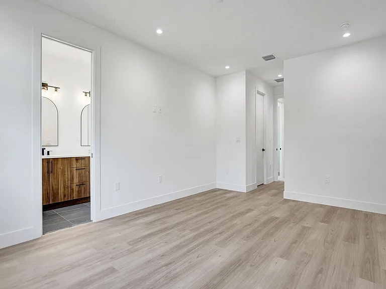 604 SW 7th Ave — Photo 24