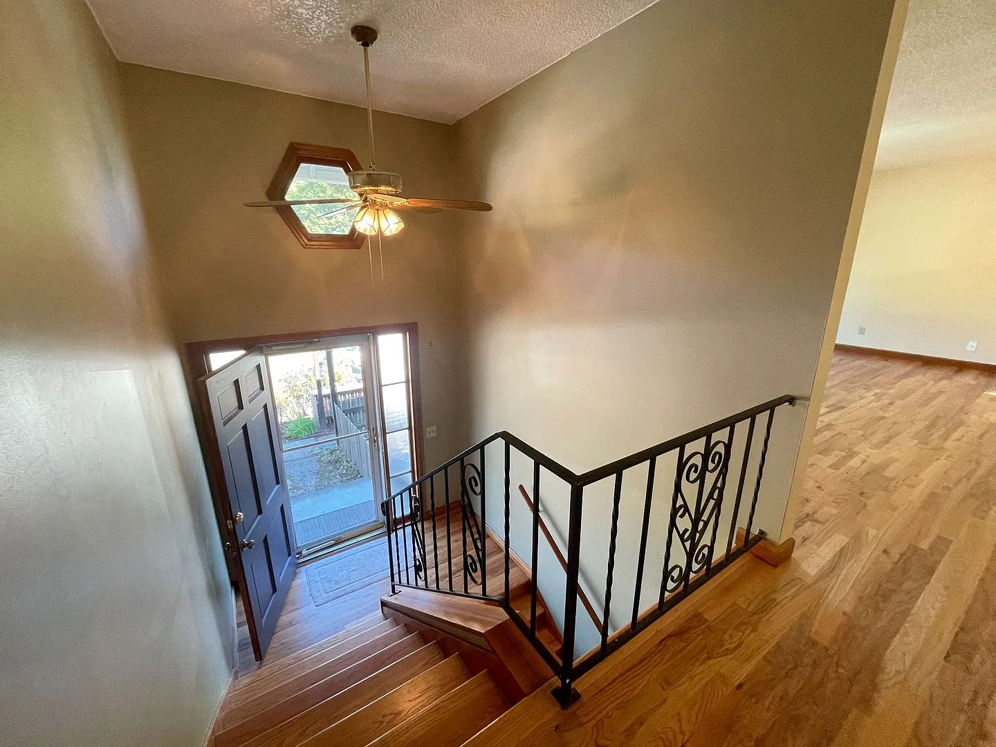 Gardener's Paradise! Gorgeous Split-Level Home Near Multnomah Village — Photo 4