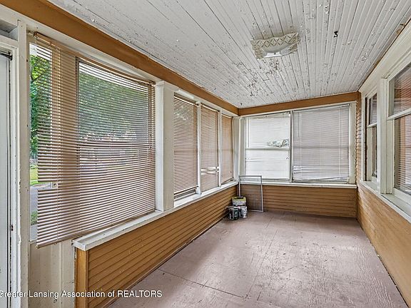 3rd image of 518 Shepard St