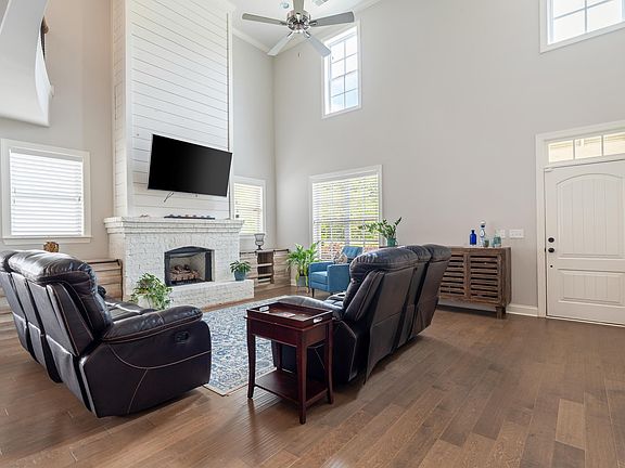 2nd image of 6578 Spring St