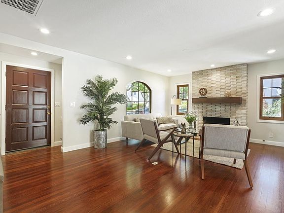 4th image of 1129 Willow Glen Way