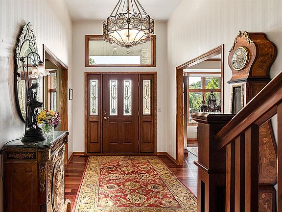 4th image of 204 Larkspur Ln E
