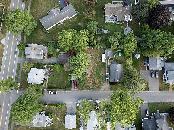 5th image of 128 Peck Ave