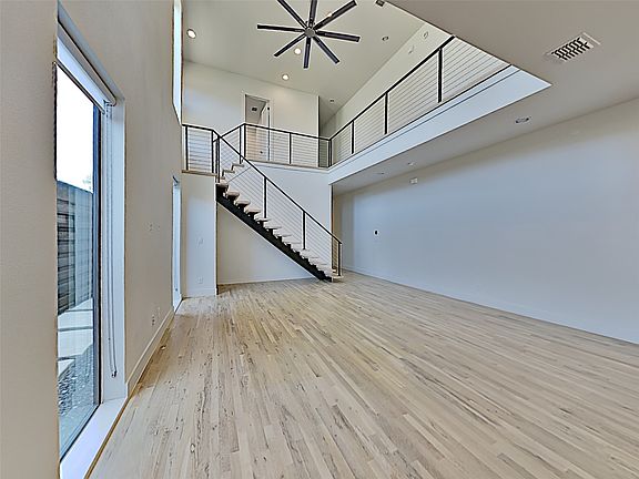 4th image of 4633 Manett St