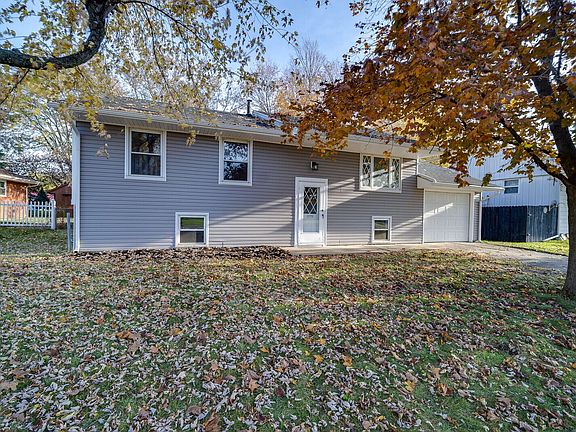 3rd image of 1009 W Lake Ave