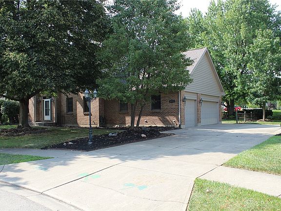 3rd image of 609 Revelstoke Ct