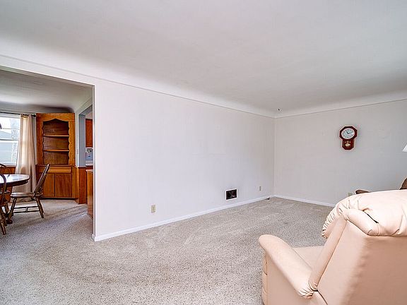 5th image of 465 Dimmick Ave