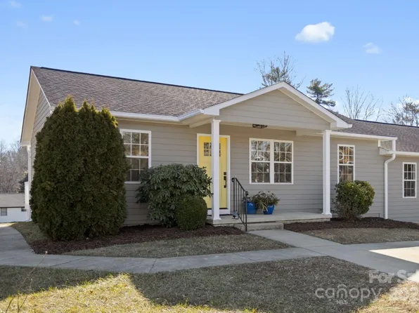 620 1st Ave W, Hendersonville, NC 28739