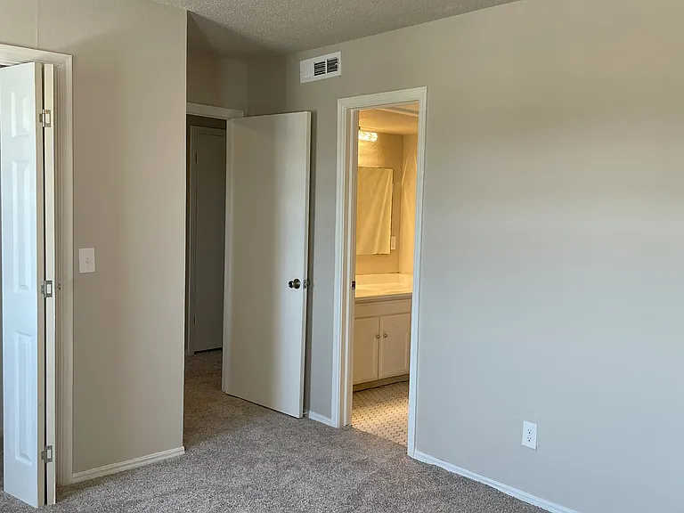 11331 N May Ave — Photo 22