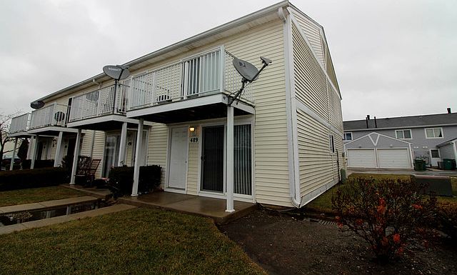 1st image of 489 Meadow Green Ln