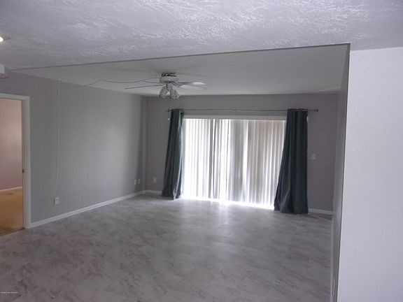 3rd image of 223 Columbia Dr APT 101