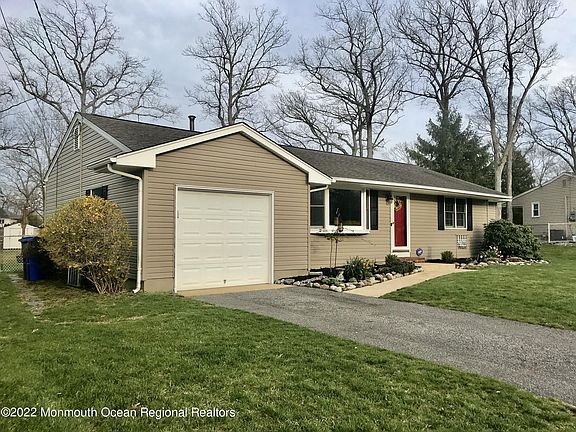 2nd image of 831 Bartlett Pl