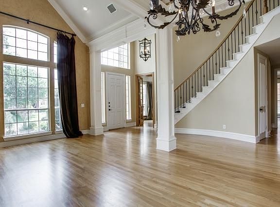 2nd image of 3905 Braewood Cir