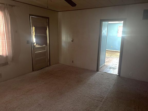 3rd image of 703 N Exchange St
