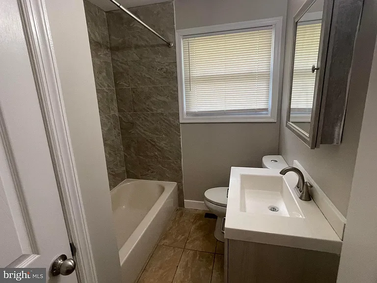 209 Maine Ave — Photo 14