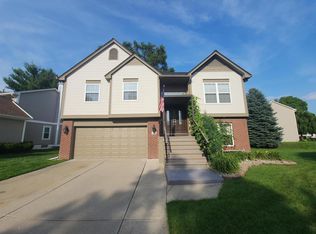 1384 Pond View Ct, Wixom, MI 48393