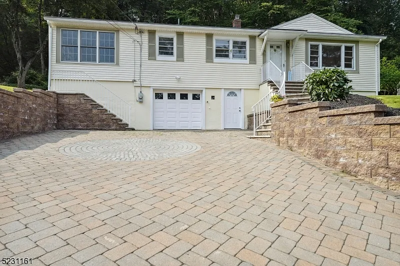 42 Midland Dr photo 1
