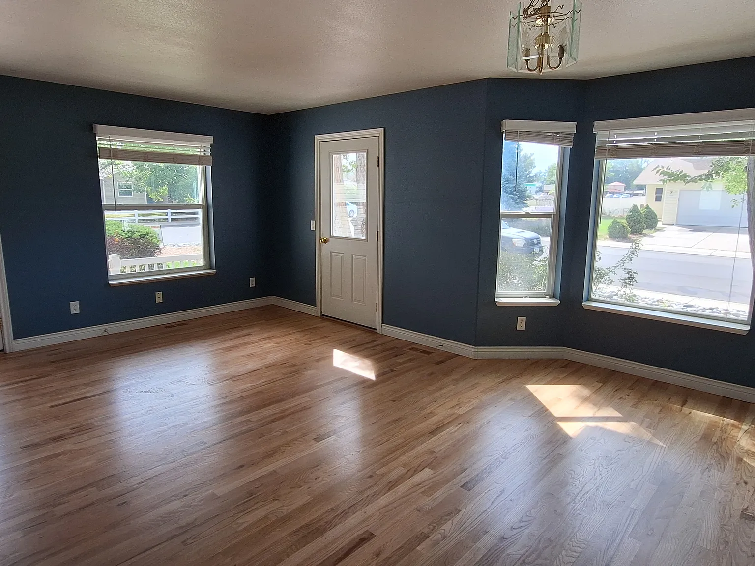 3 bed, 1400 sqft, $2,000 — Photo 3
