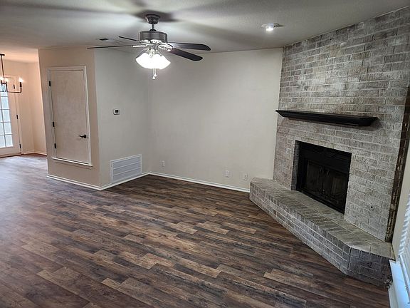 3rd image of 2415 Idlewilde Dr APT 14