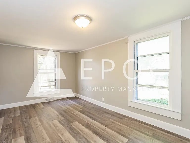 1308 Madison St — Photo 9