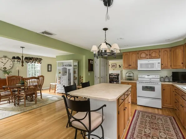 55 Main St, Carver, MA 02330